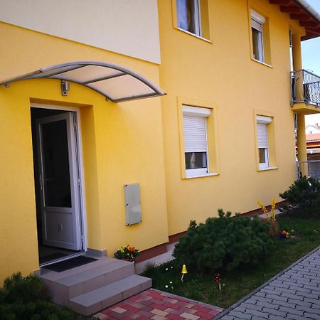 Salve Apartment Heviz Bagian luar foto