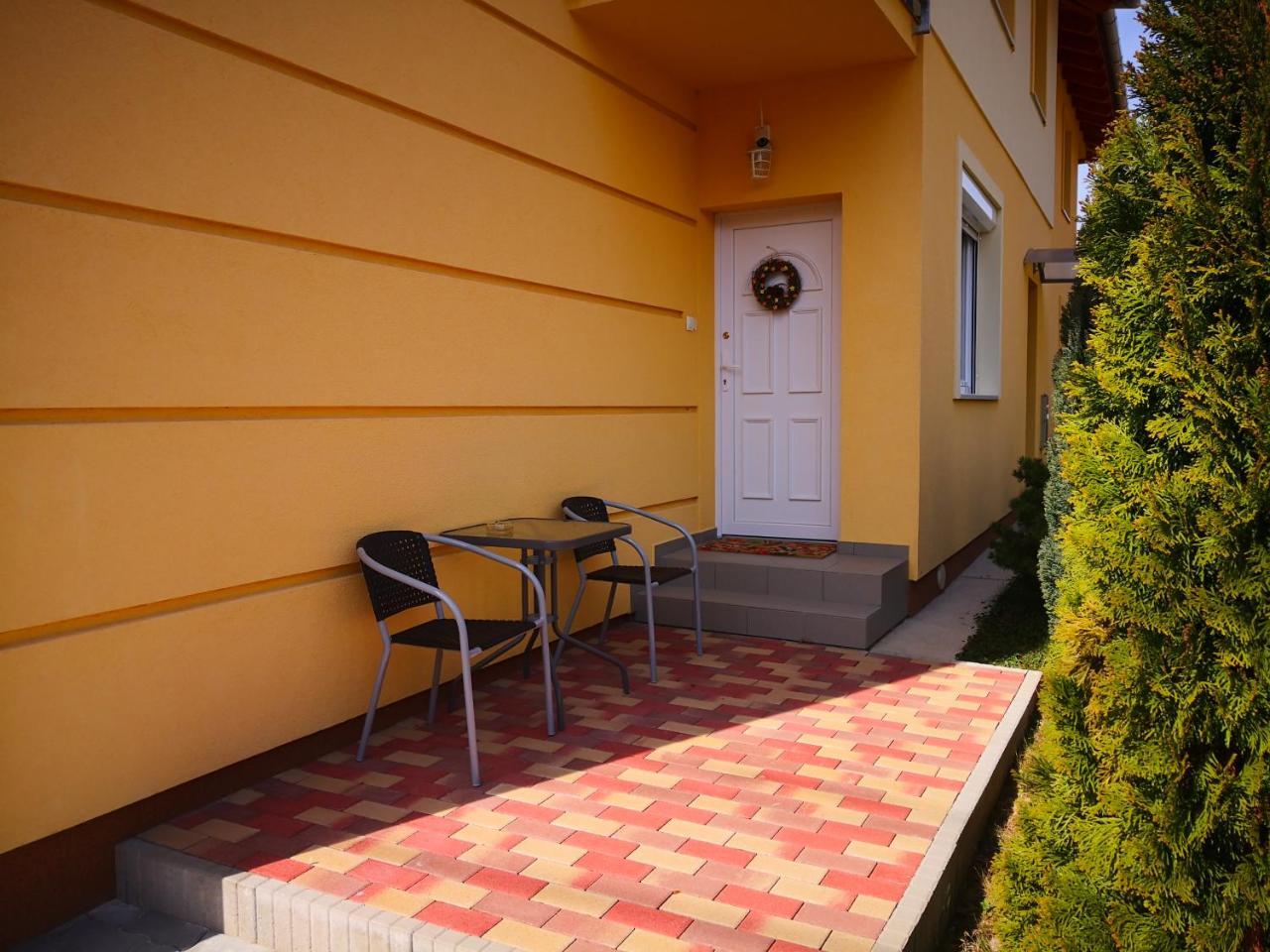 Salve Apartment Heviz Bagian luar foto